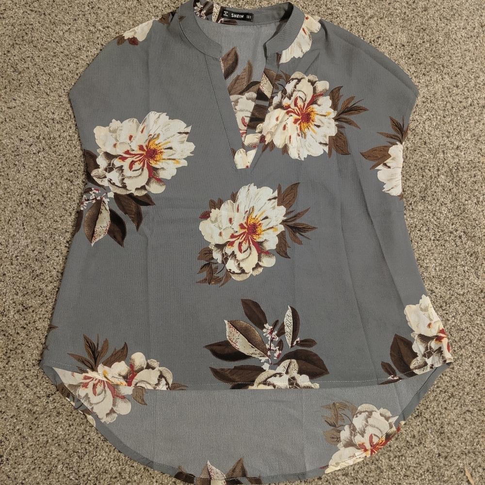 (Never Worn!) Floral Short Sleeved Blouse